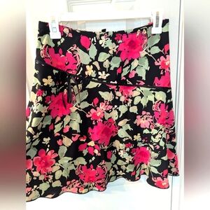 Le‎ Chateau floral skirt Size M